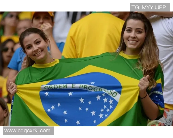 足球明星穿着黄色鞋子展现独特风格与个性魅力引发球迷热议